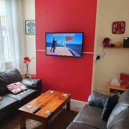 12 Person 6 Bedroom Self Catering House Ливърпул Екстериор снимка