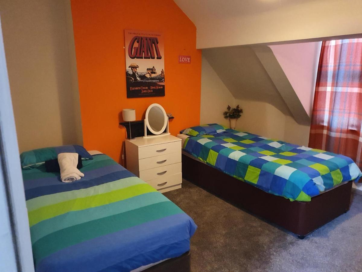 12 Person 6 Bedroom Self Catering House Ливърпул Екстериор снимка