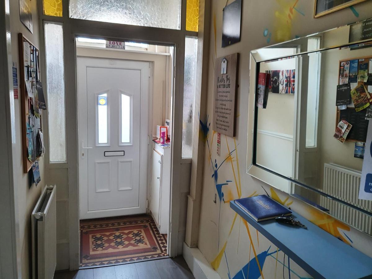 12 Person 6 Bedroom Self Catering House Ливърпул Екстериор снимка