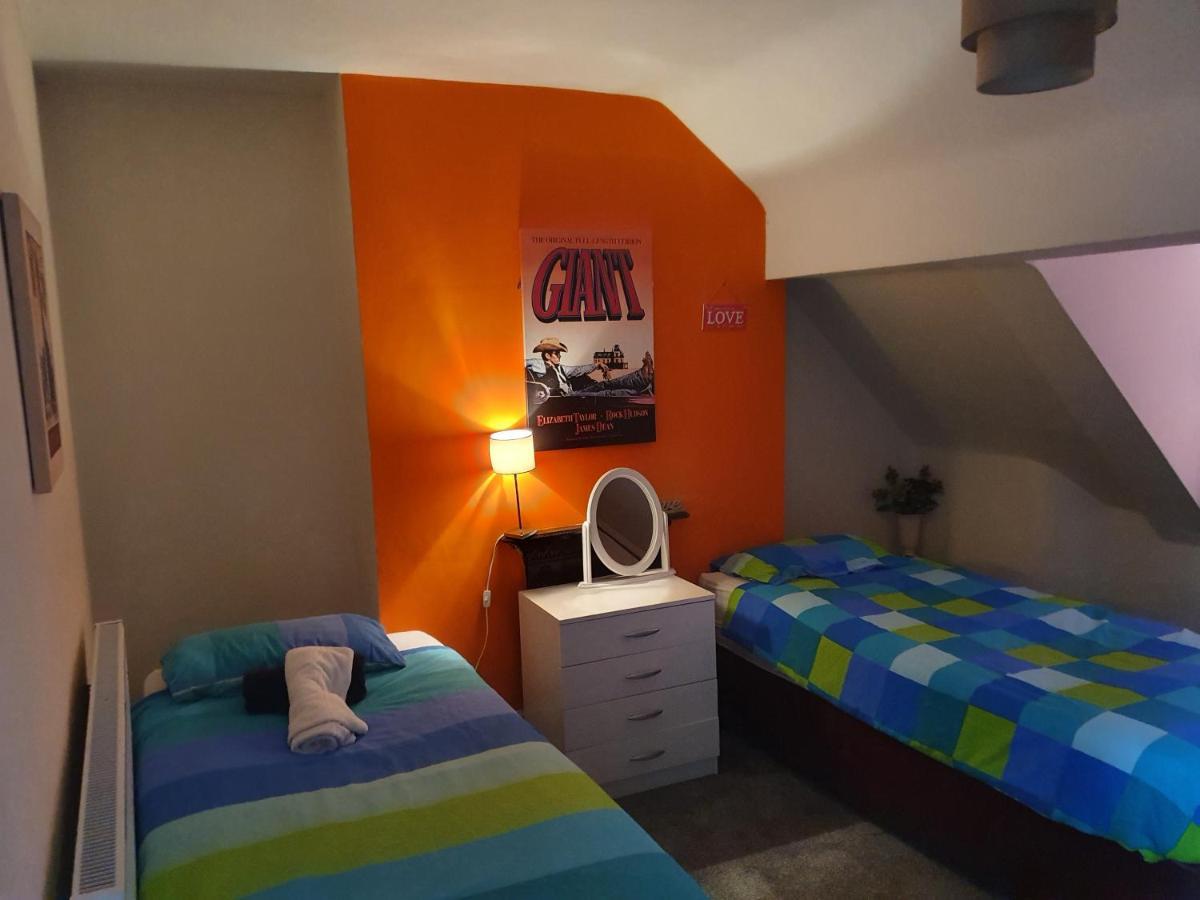 12 Person 6 Bedroom Self Catering House Ливърпул Екстериор снимка