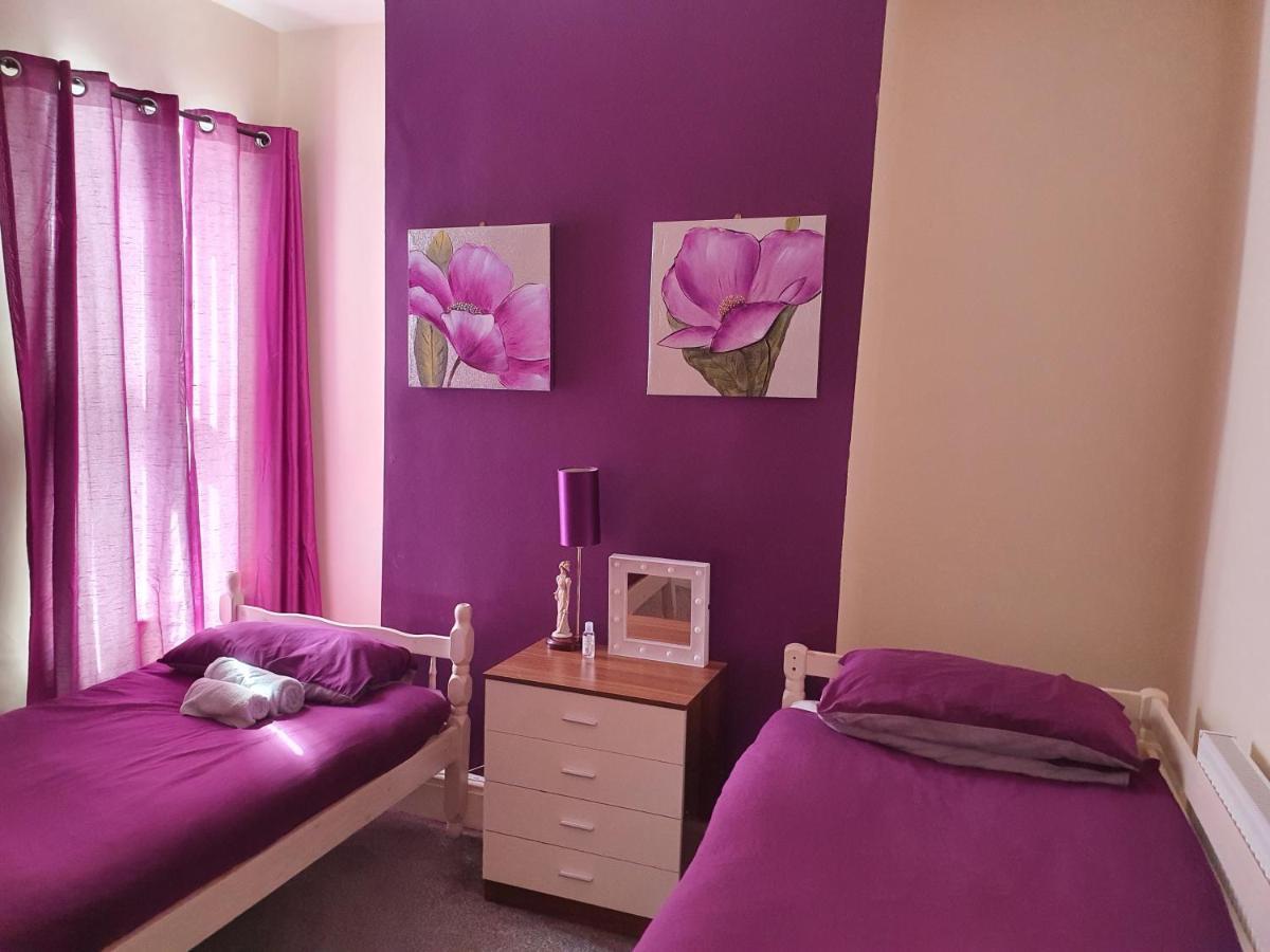 12 Person 6 Bedroom Self Catering House Ливърпул Екстериор снимка