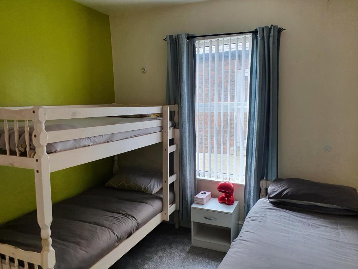 12 Person 6 Bedroom Self Catering House Ливърпул Екстериор снимка
