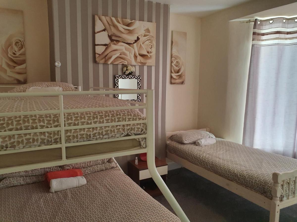 12 Person 6 Bedroom Self Catering House Ливърпул Екстериор снимка