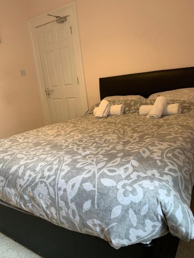 12 Person 6 Bedroom Self Catering House Ливърпул Екстериор снимка