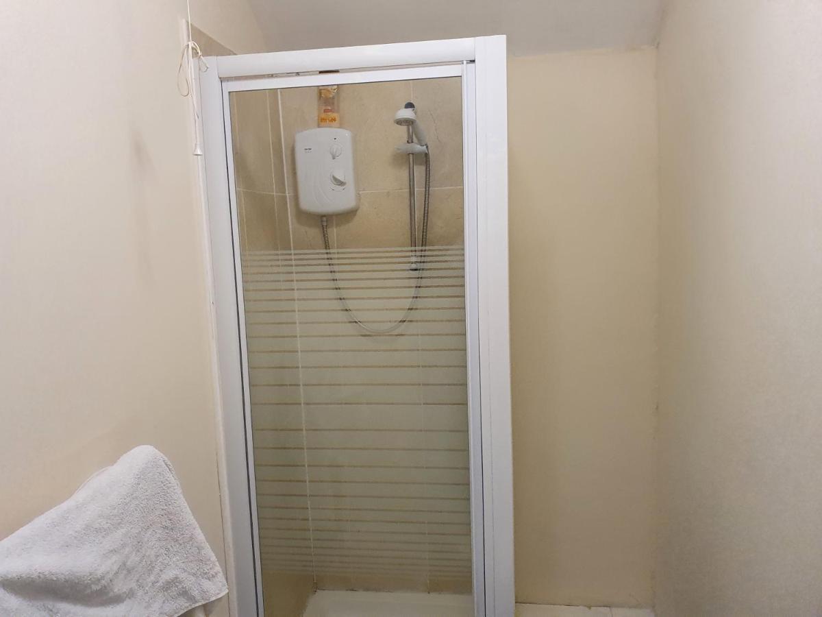 12 Person 6 Bedroom Self Catering House Ливърпул Екстериор снимка