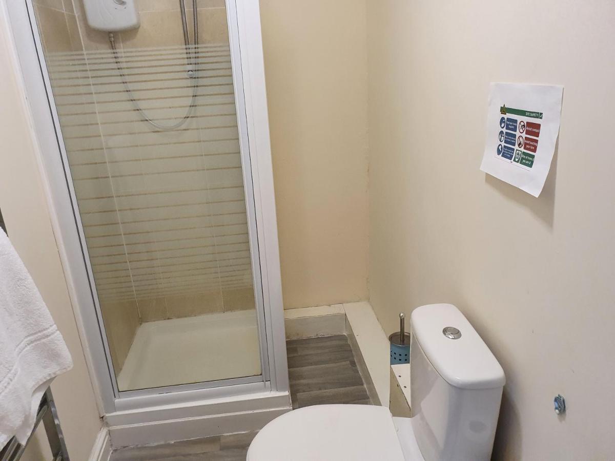 12 Person 6 Bedroom Self Catering House Ливърпул Екстериор снимка