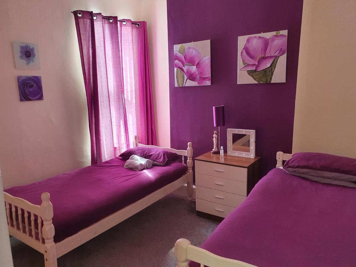 12 Person 6 Bedroom Self Catering House Ливърпул Екстериор снимка
